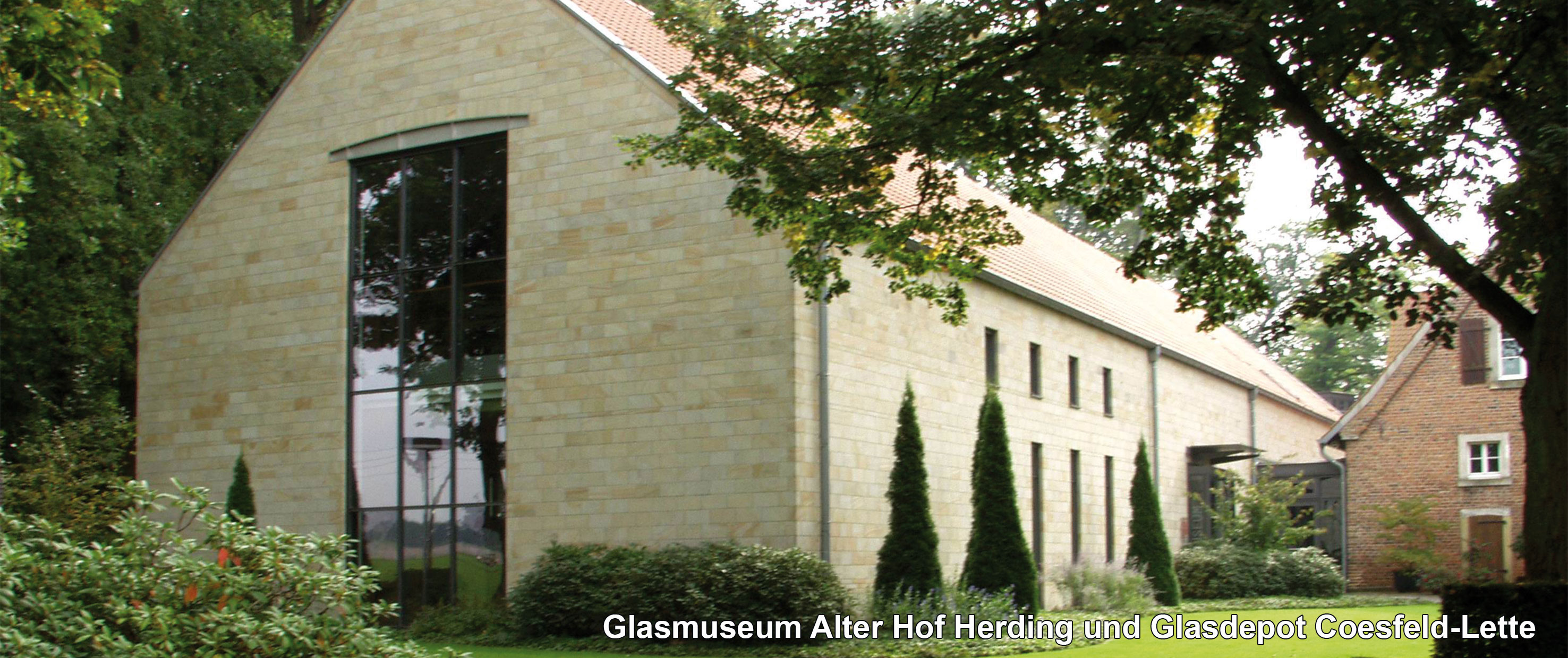 Glasmuseum-Alter-Hof-aussen